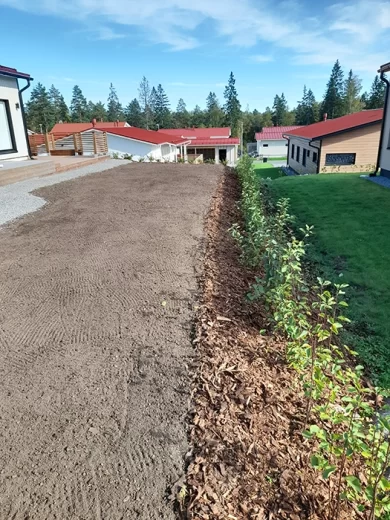 vihertyöt, nurmikon perustaminen, raja aita